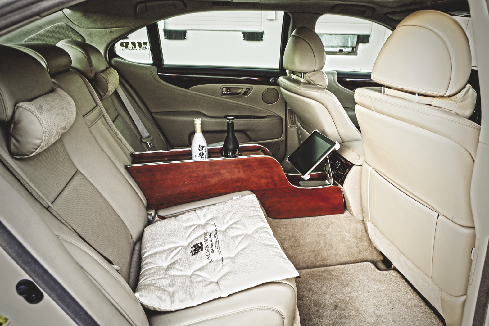 Urban Royalty: Wald Lexus LS460L