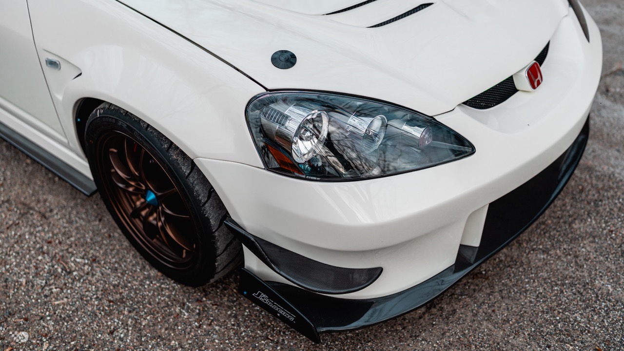 Moises Wynns’ Championship White 2003 Acura RSX with J’s Racing aero, right-hand-drive conversion, Mugen MF10 wheels, Toyo R888R tires, K-series power, and DC5 Type R details.